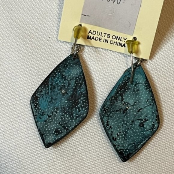 Turquois and Silver Diamond Shaped Earrings. - Picture 2 of 2